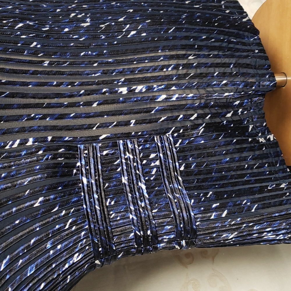 Chico's Travelers Black & Navy Striped Sheer ZipFront Stretchy Top (size… - Picture 4 of 11